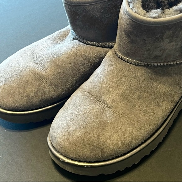 UGG Classic mini suede women’s boot, grey and metallic, shearling size 7US - Picture 11 of 12